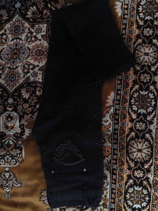 Продам джинцы черные