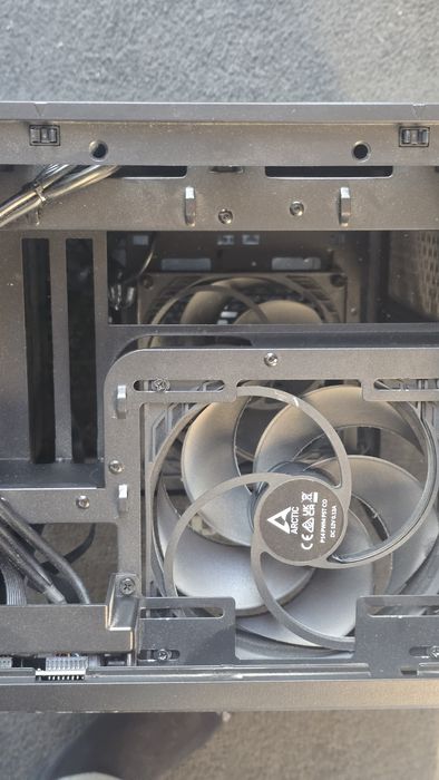 Carcasa Thermaltake Tower 100