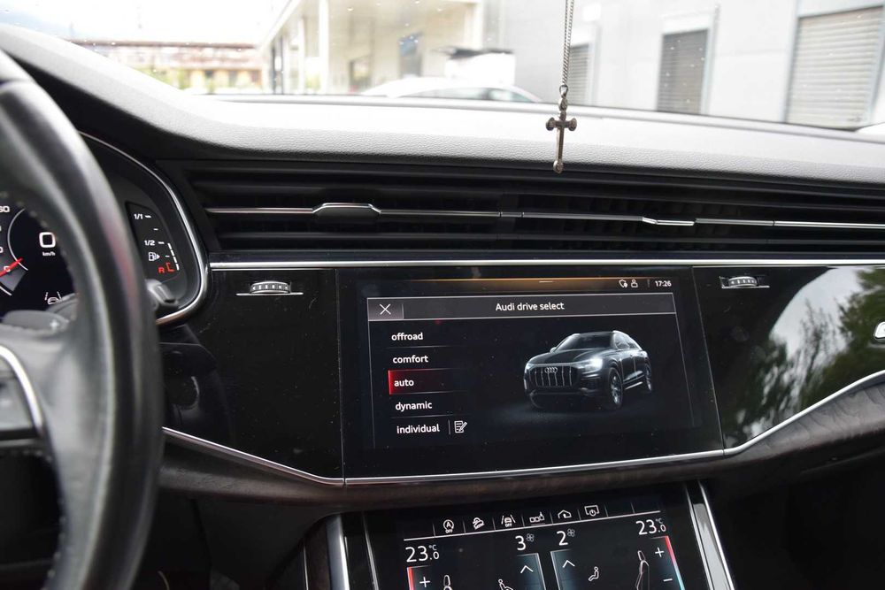 Продавам AUDI Q8 55TFSI MHEV