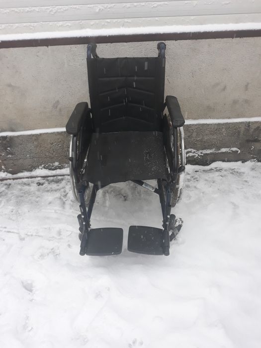 Carucior handicap scaun cu rotile