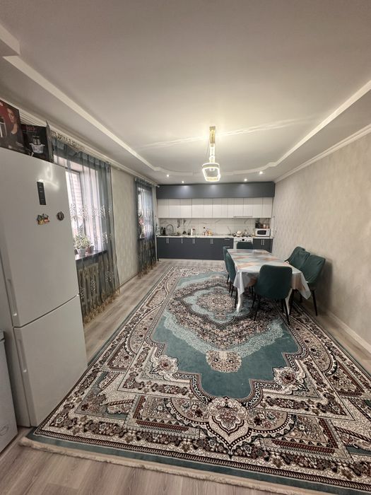 Дом  с большим двором