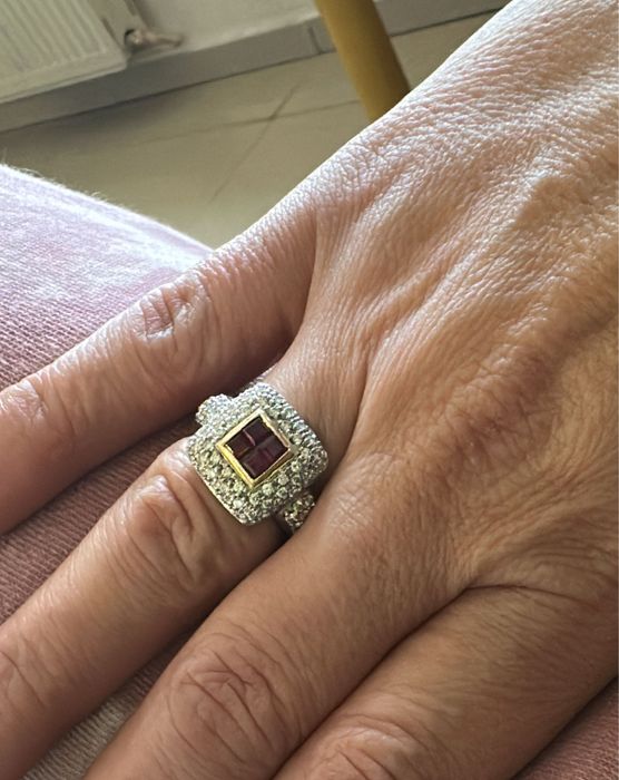 Inel cu rubine si diamante