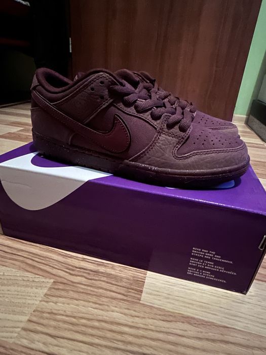 Nike SB Dunk Low Burgundy Crush / City of Love
