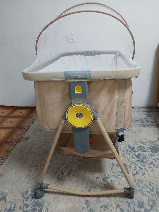 Манеж кровать.     .