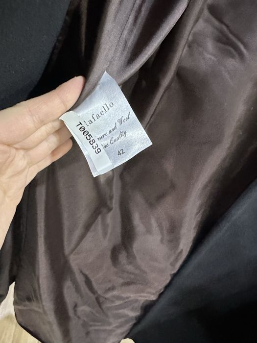 Palto yengi kiyilmagan razmer 42