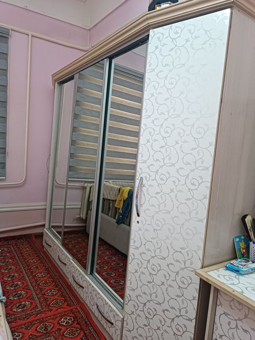 Shkaf, Tryumo, xolati juda ajoyib narxini kelishamiz