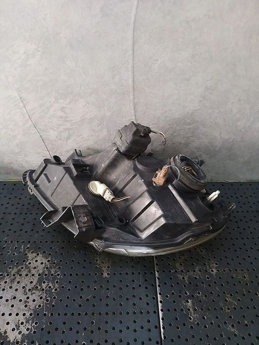 Far dreapta renault kangoo 1 kc 8200236591 89008440 89008684 89009622