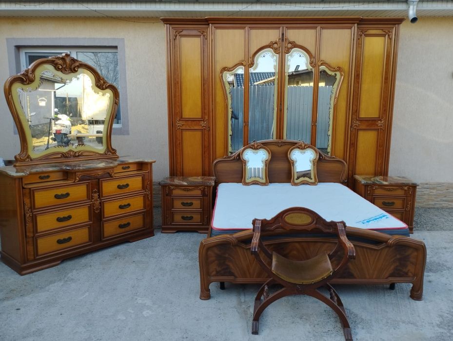 Dormitor complet din lemn masiv