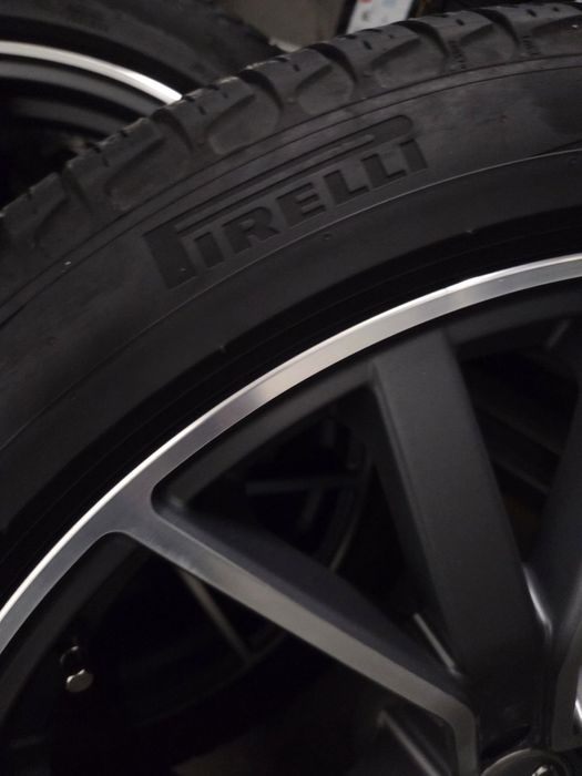 Гуми 275/40/r22.