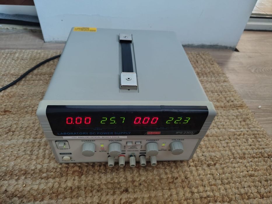 Sursă de alimentare laborator RS PRO IPS 2303, Dublă (2x 30V, 3A, 180W), Liniară