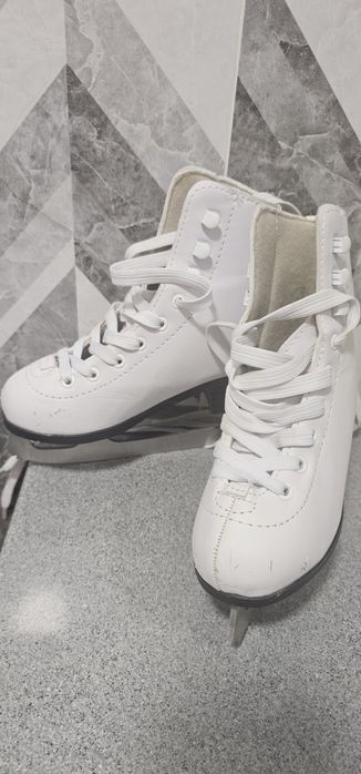 Продам коньки для девочек