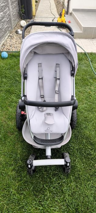 Vând carucior Quinny