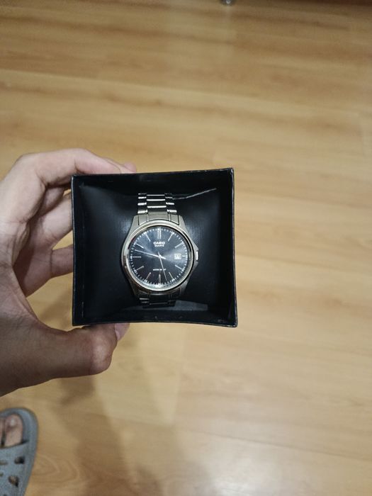 Часы Casio кварцевые серебристые