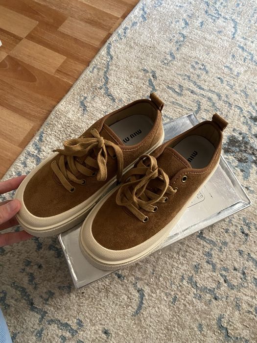 крассовка әдемі зор тұрады