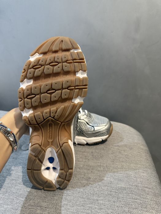 Обувки New Balance 740