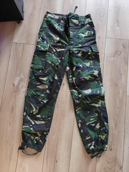 Ținută militară camuflaj pădure