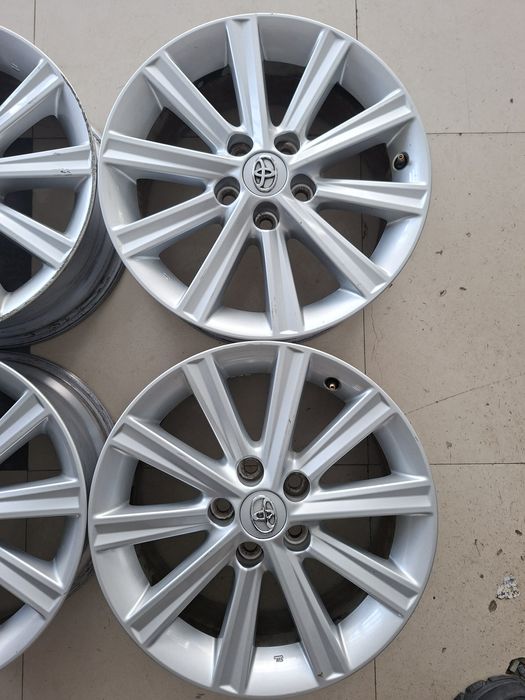 Продам диски р17 тойота оригенал.