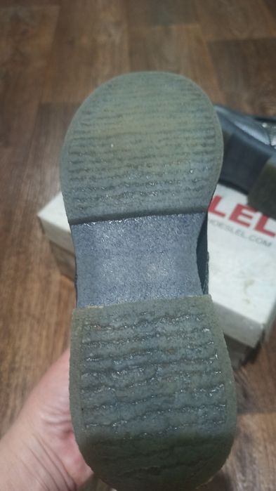 Продам ботинки осенние для девочки