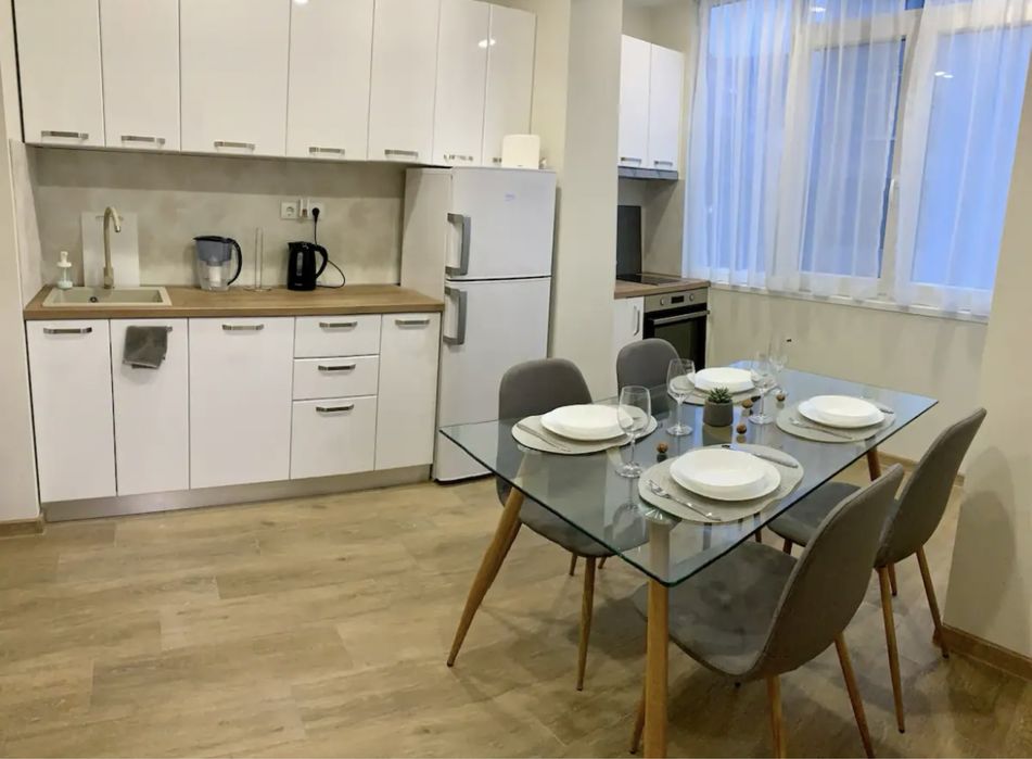 Дава се под наем Тристаен апартамент в Варна, Базар Левски - 65 кв.м за 663 € - Снимка #2