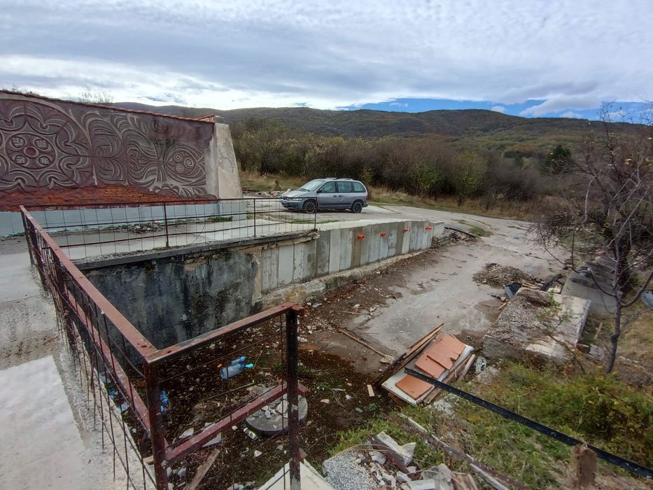 Продава се Магазин в с. Кленовик, Област Перник - 718 кв.м за 418 €/кв.м - Снимка #11