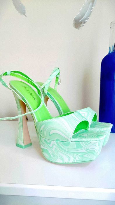 Public Desire Сандали с ток на платформа