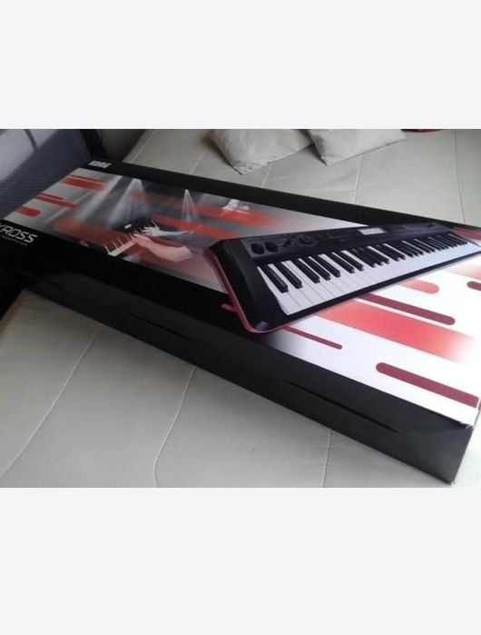 Профессиональной синтезатор Korg kross keybord.