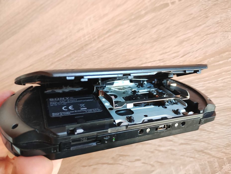 Sony PSP E1004 конзола
