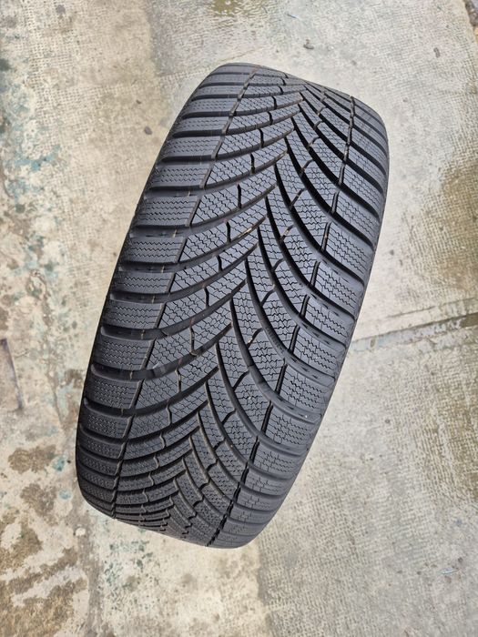 O bucată 225/45 R17 M+S iarnă - una Bridgestone Semperit