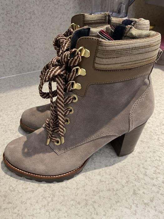 Сандали, чехли и обувки - номер 38, 39 , 40