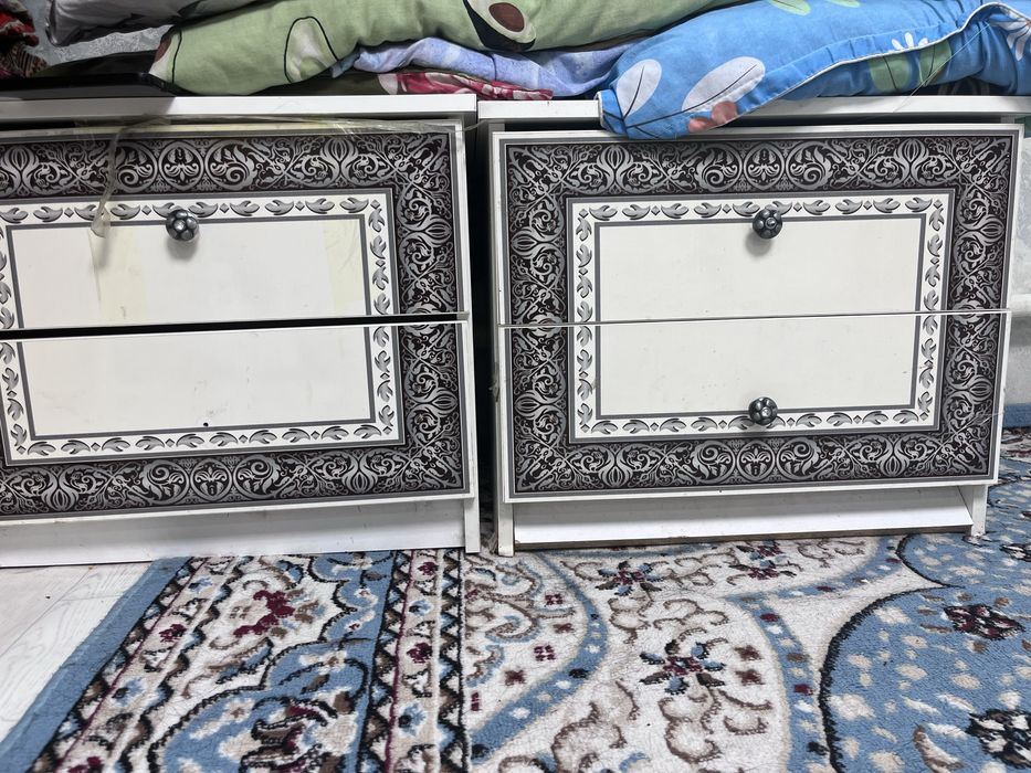 Тумба кішкентай 2еуі бірге сатылады