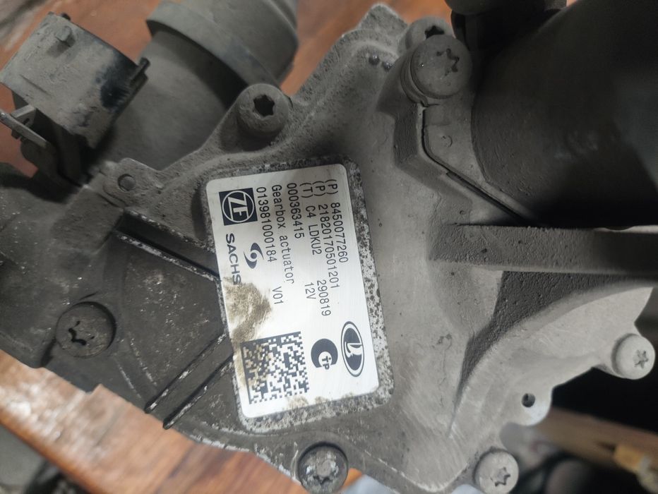 Продам комплект робот лада веста