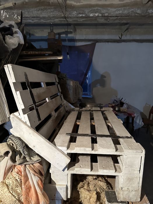 Продам диваны, столы из поддонов