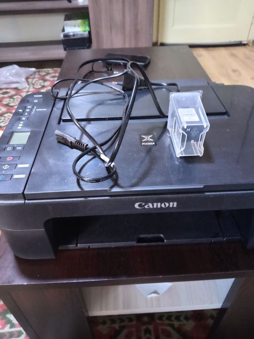 Продавам принтер и скенер CANON