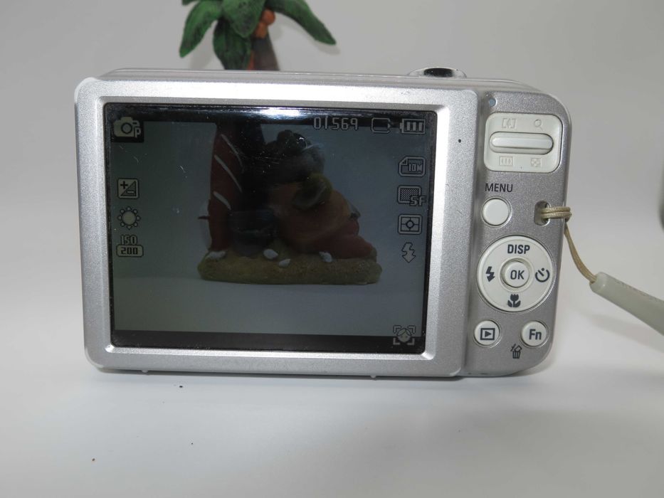 Samsung ES30 ултра компактен цифров фотоапарат, дигитална камера