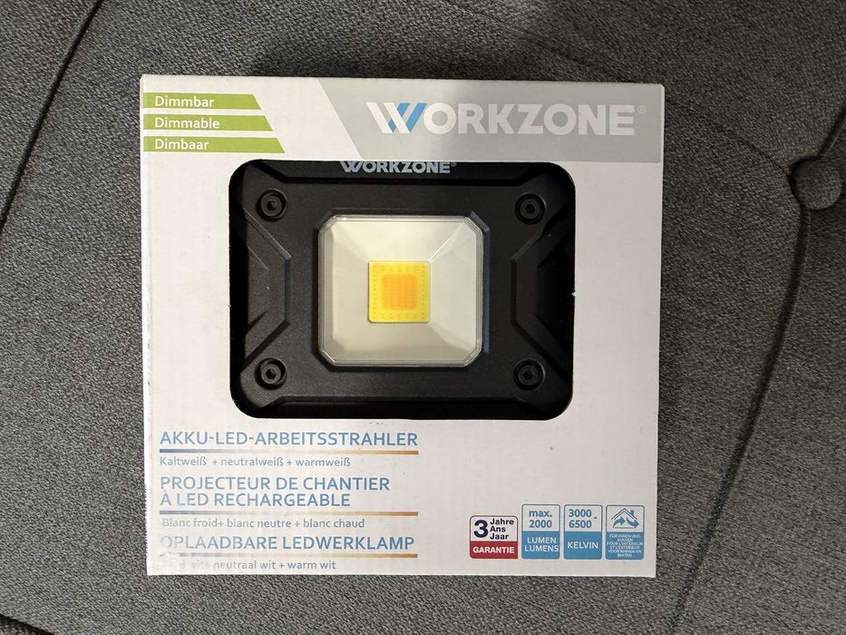 Proiector LED 2000 lumeni