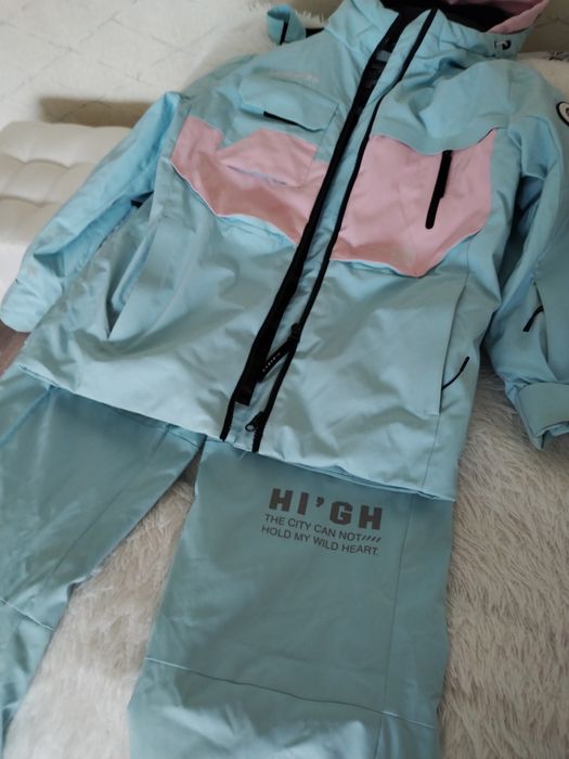 Продам куртки на девочку