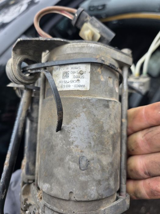 Компресор за въздушно окачване за възглавници на Mercedes W211