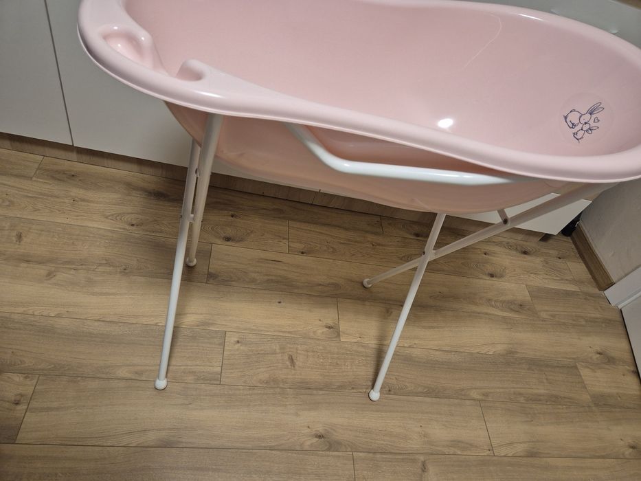 Вана и стойка за бебе