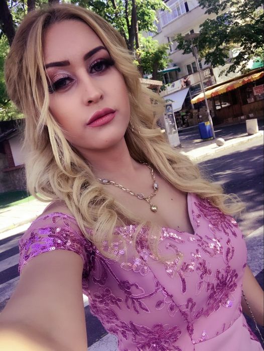 Розова дълга рокля