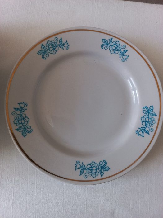 Тарелки мелкие фарфоровые