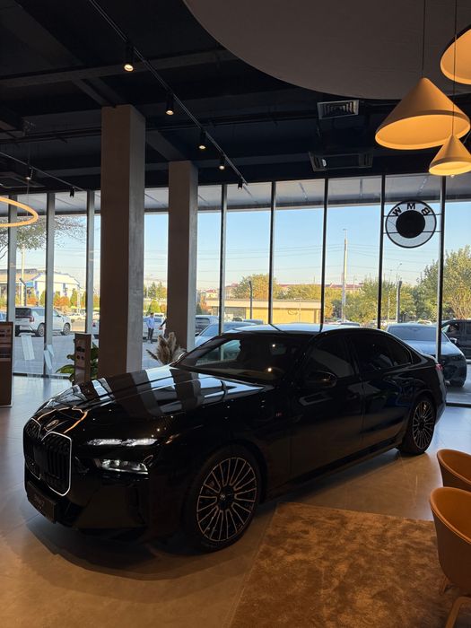 Продам новую BMW i7 xDrive60 M70 с официальной гарантией