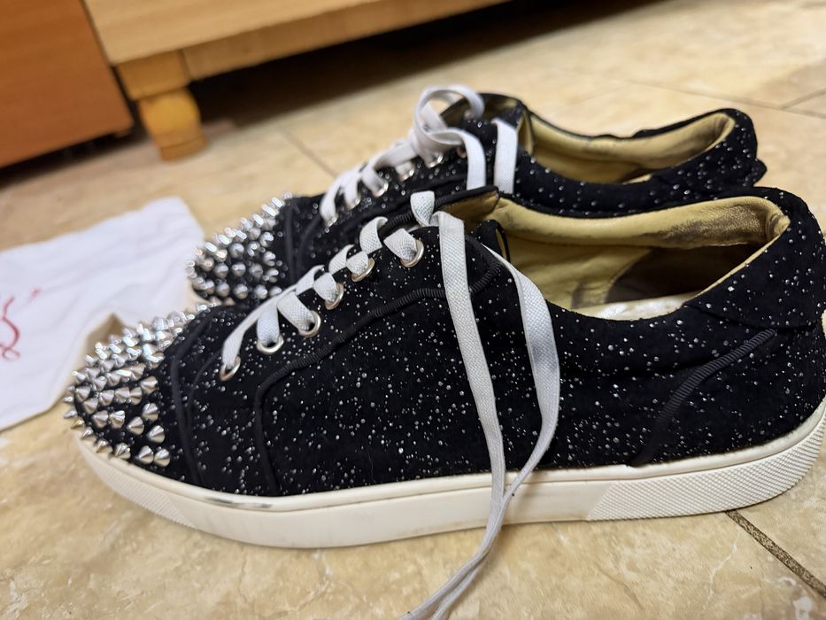 Vand pantofi christian louboutin