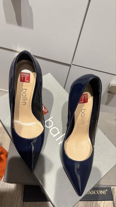 Лаковые туфли лодочки