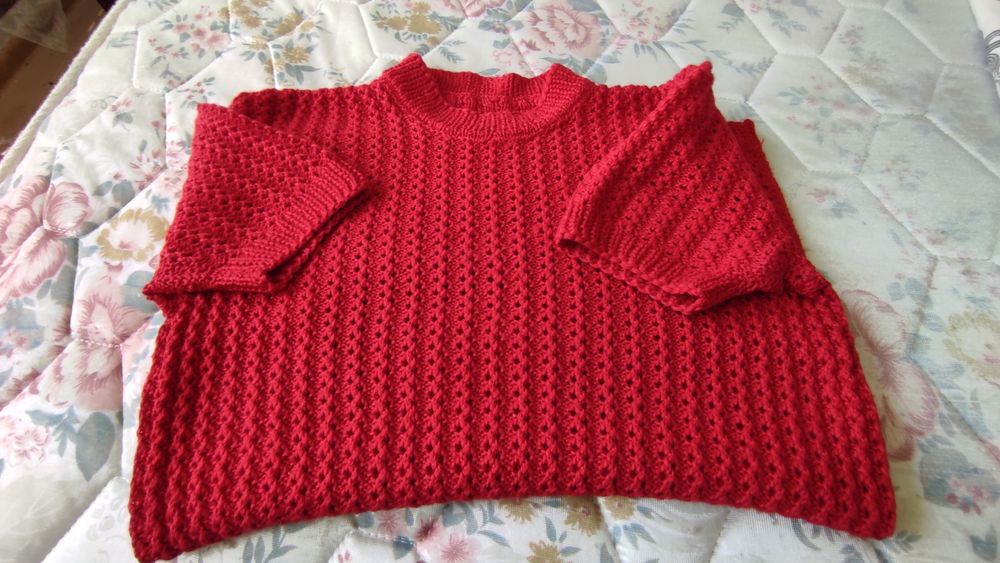 Две плетени блузи