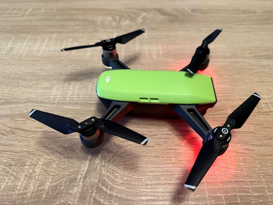 Drona DJI Spark  WiFi 2.4 GHz Camera 12MP 1080p GPS  3 Baterii