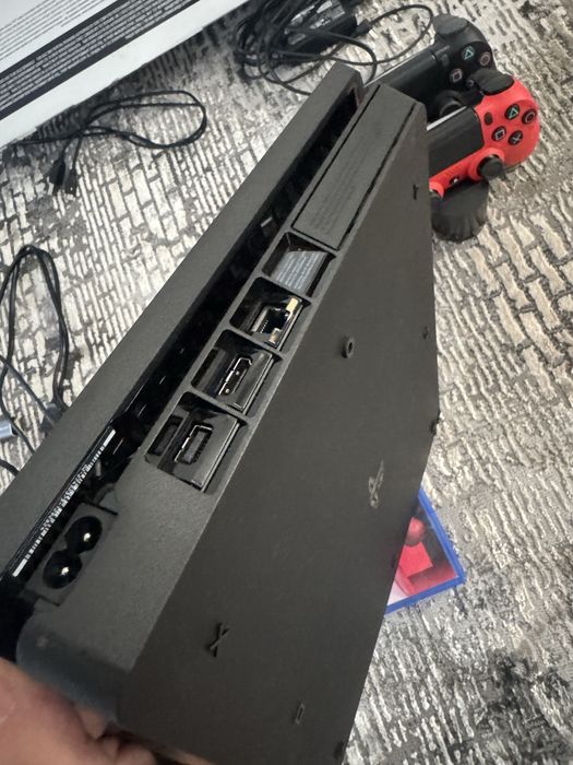PlayStation 4 Slim, 2 manete, Ca nou