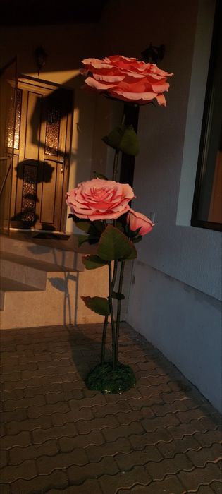 Flori uriase din hartie creponata pentru evenimente