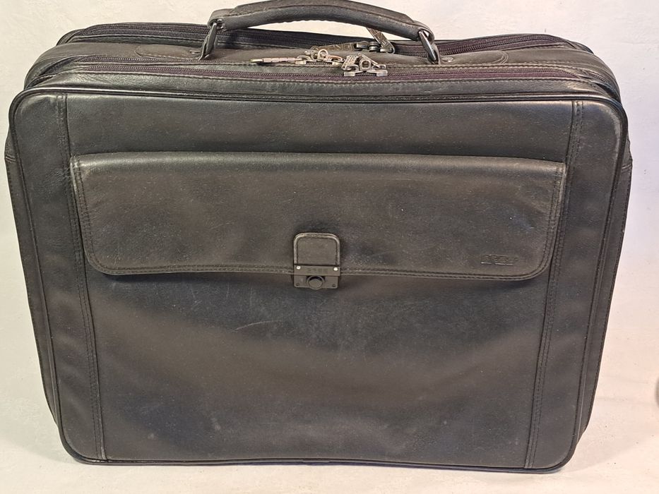 Луксозен кожен бизнес куфар Bree