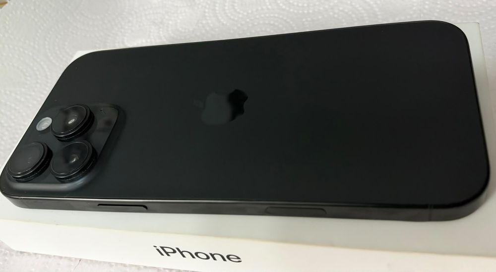 Продам iPhone 16 Pro Max 256 гб