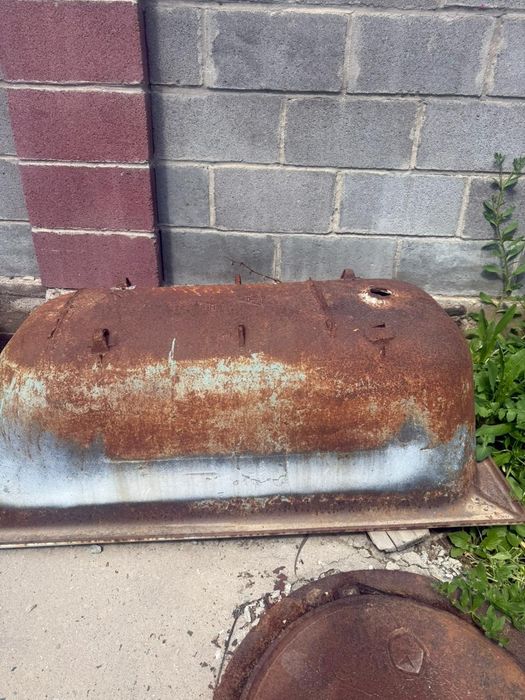 Продам 2 ванны  чугунная